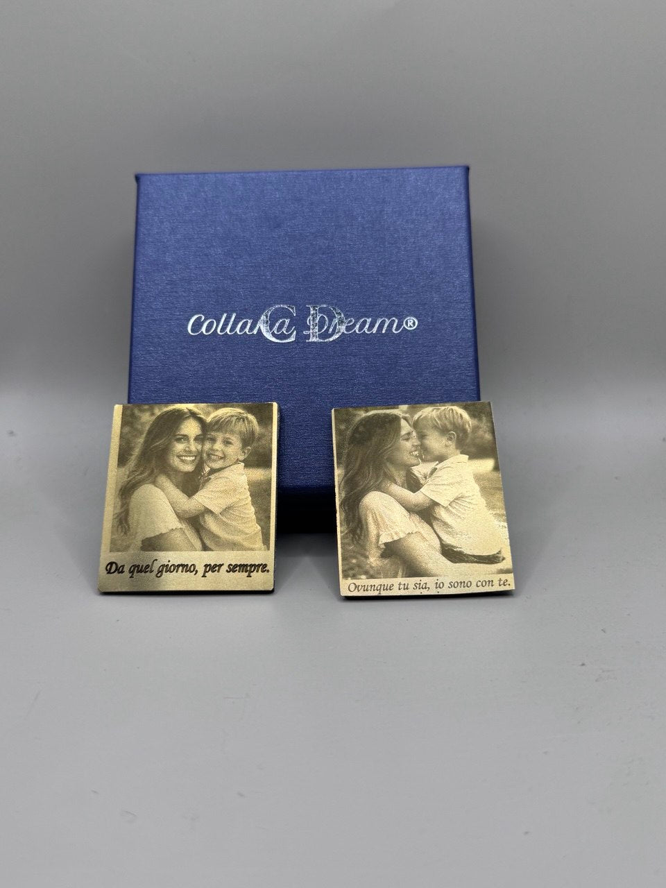 Ritratto Inciso su Ottone – Set da 2 Calamite Personalizzate